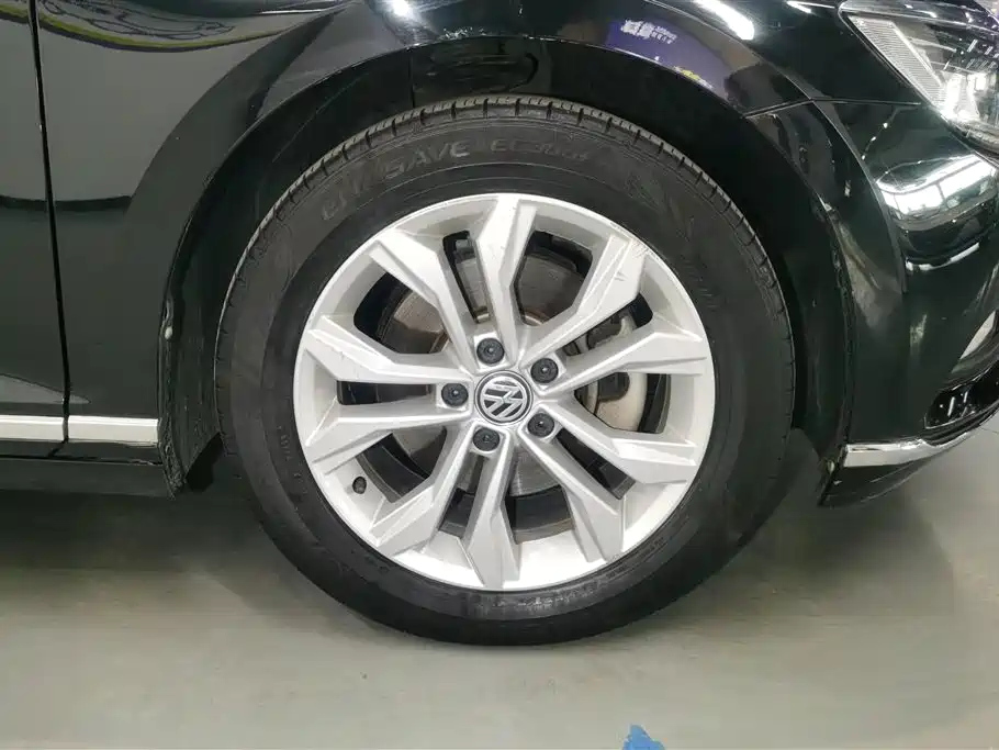 VOLKSWAGEN MAGOTAN 2020