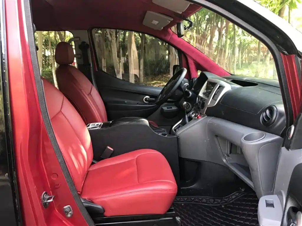 NISSAN NV200 2012