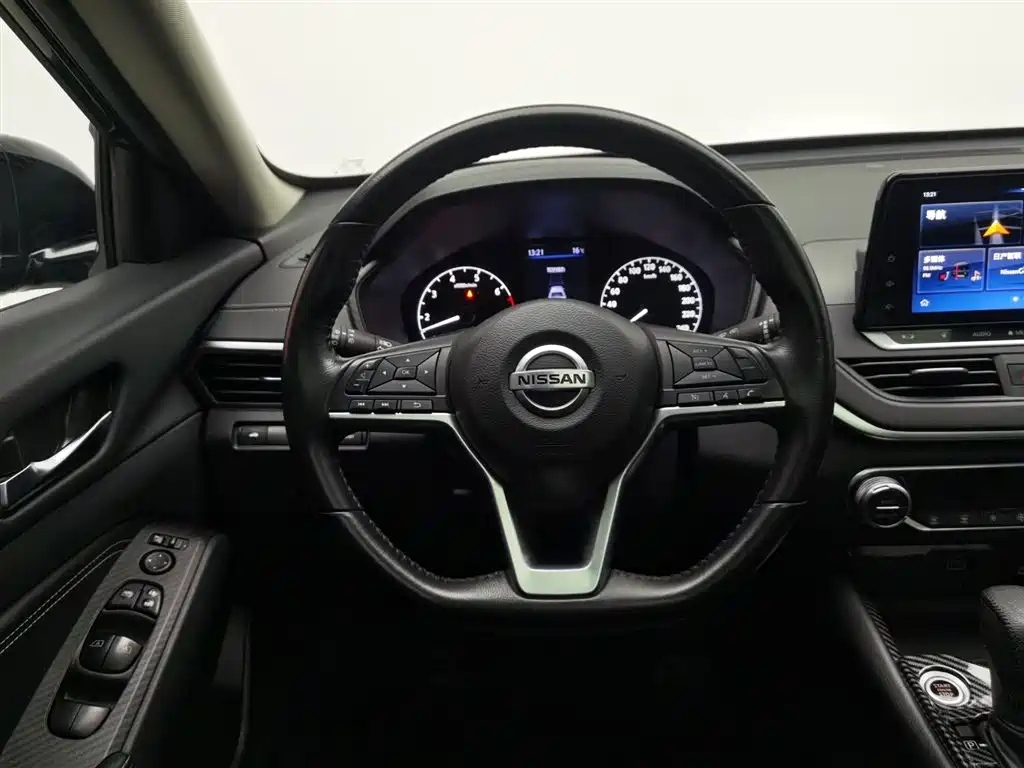 NISSAN TEANA 2020