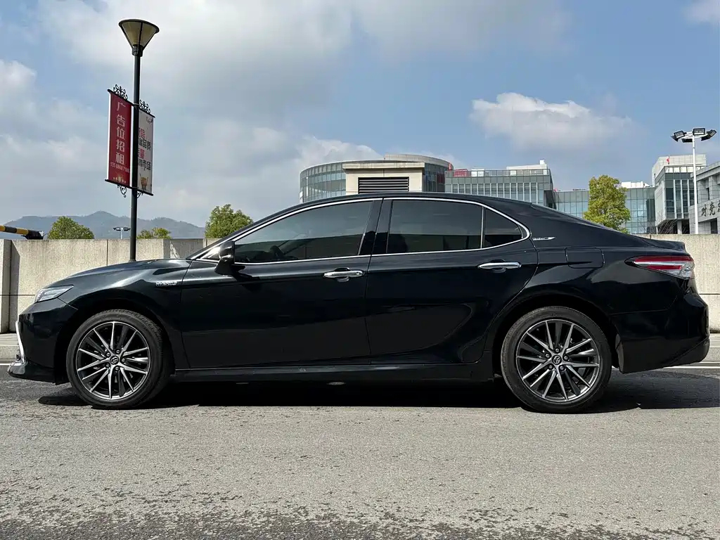 TOYOTA CAMRY 2021