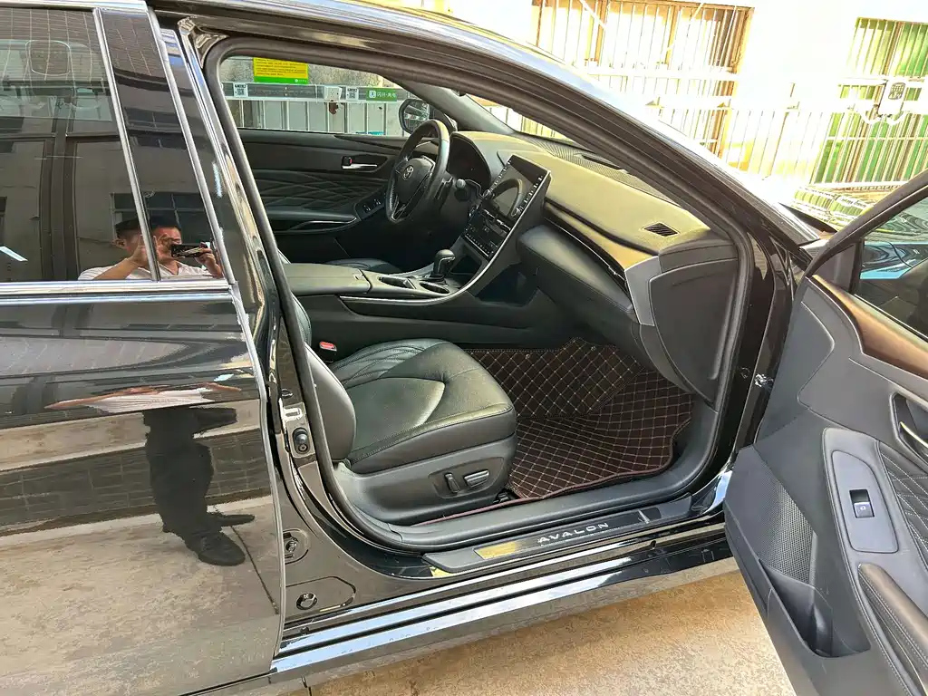 TOYOTA AVALON 2019