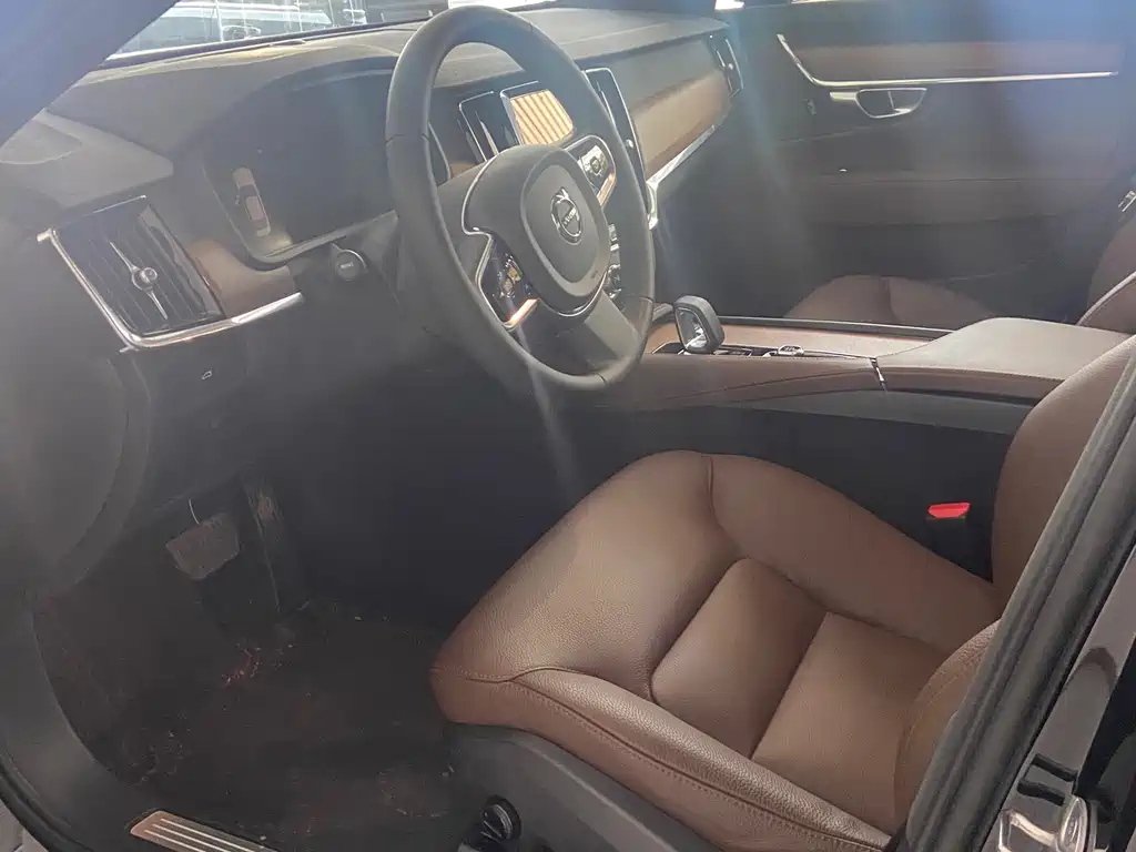 VOLVO S90 2023