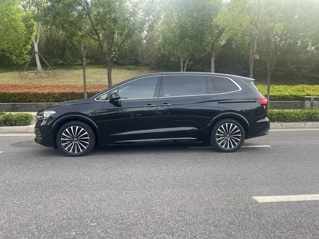 VOLKSWAGEN VILORAN 2022