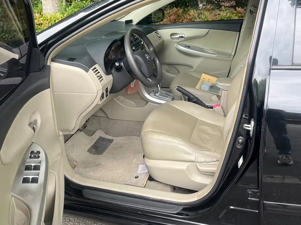 TOYOTA COROLLA 2013