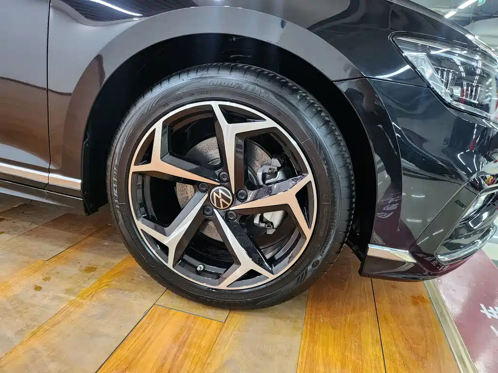 VOLKSWAGEN MAGOTAN 2023