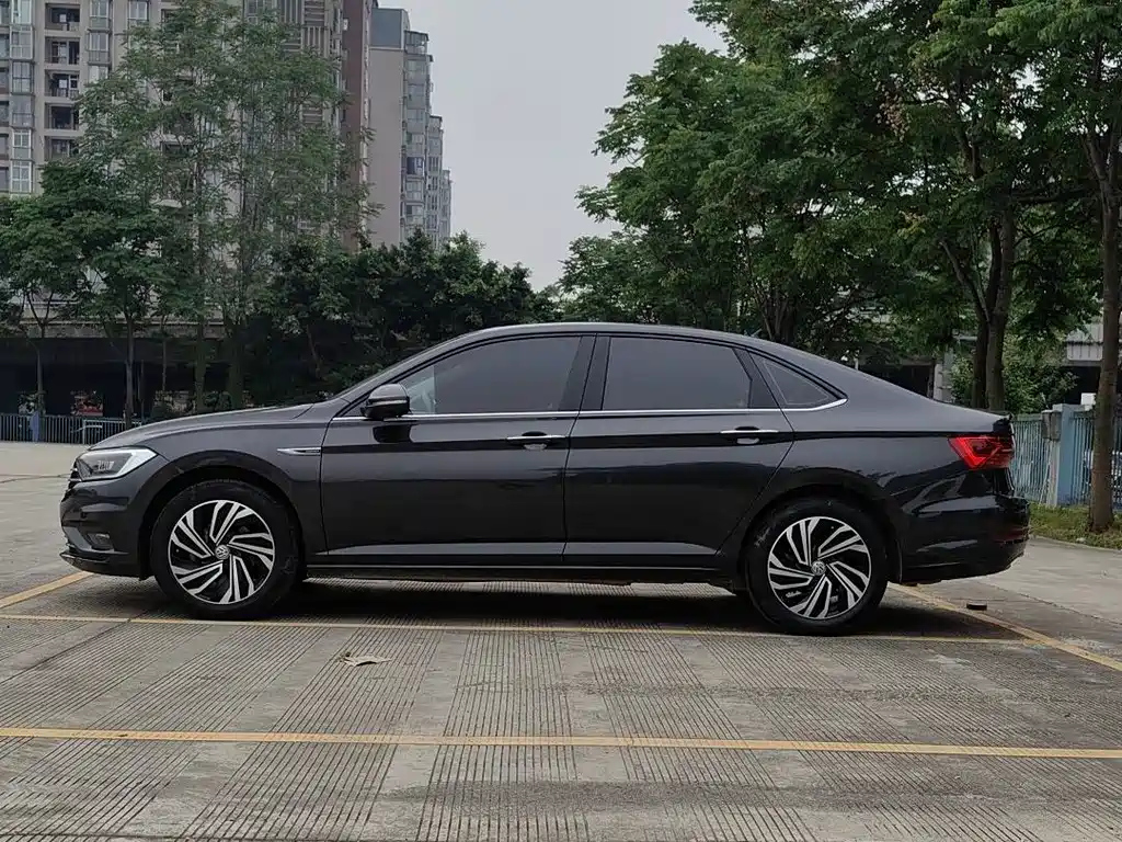 VOLKSWAGEN SAGITAR 2022
