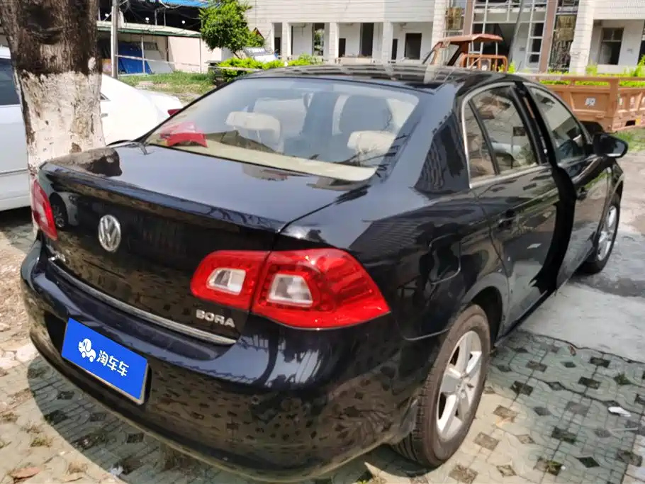VOLKSWAGEN BORA 2012