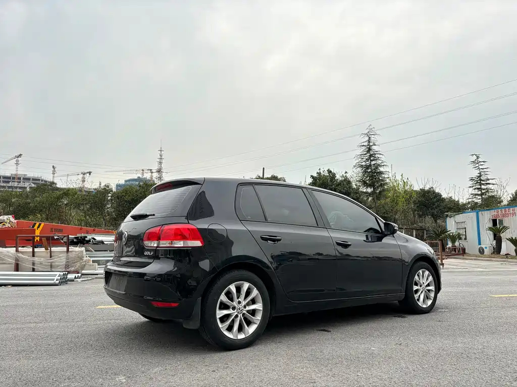 VOLKSWAGEN GOLF 2012