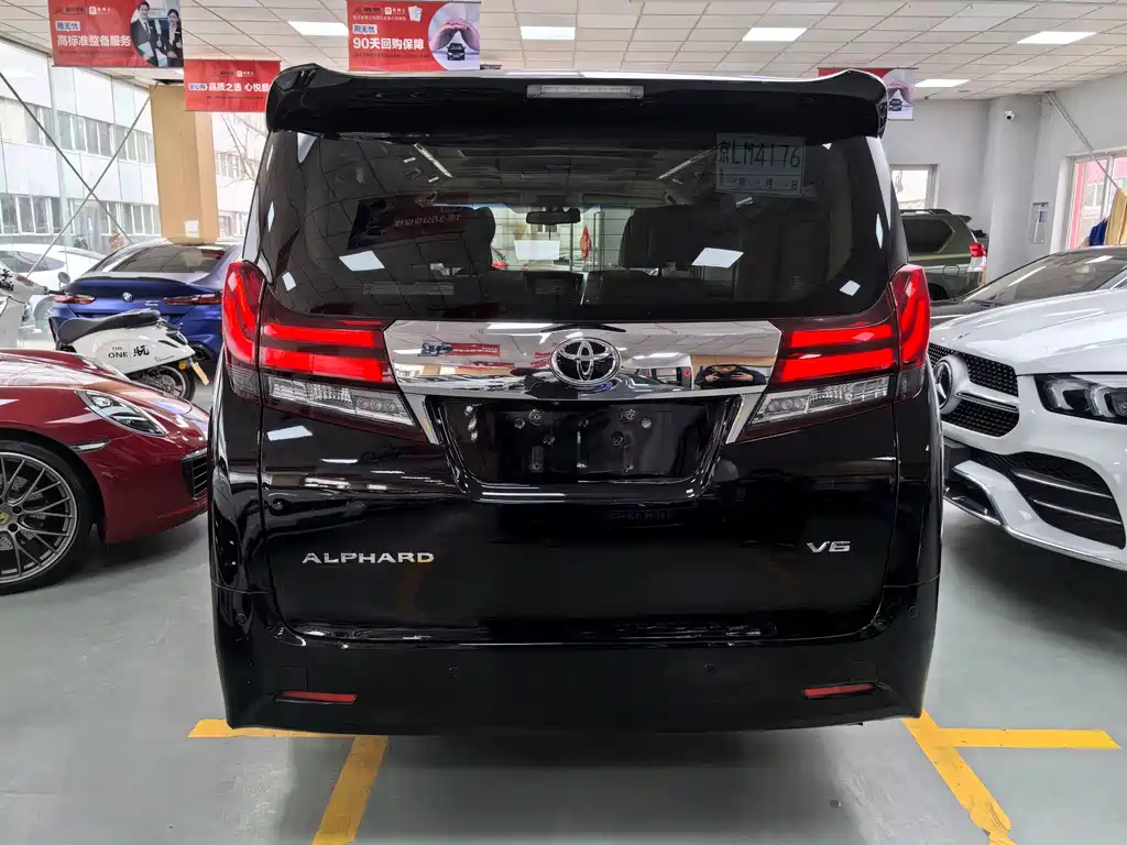 TOYOTA ALPHARD 2016