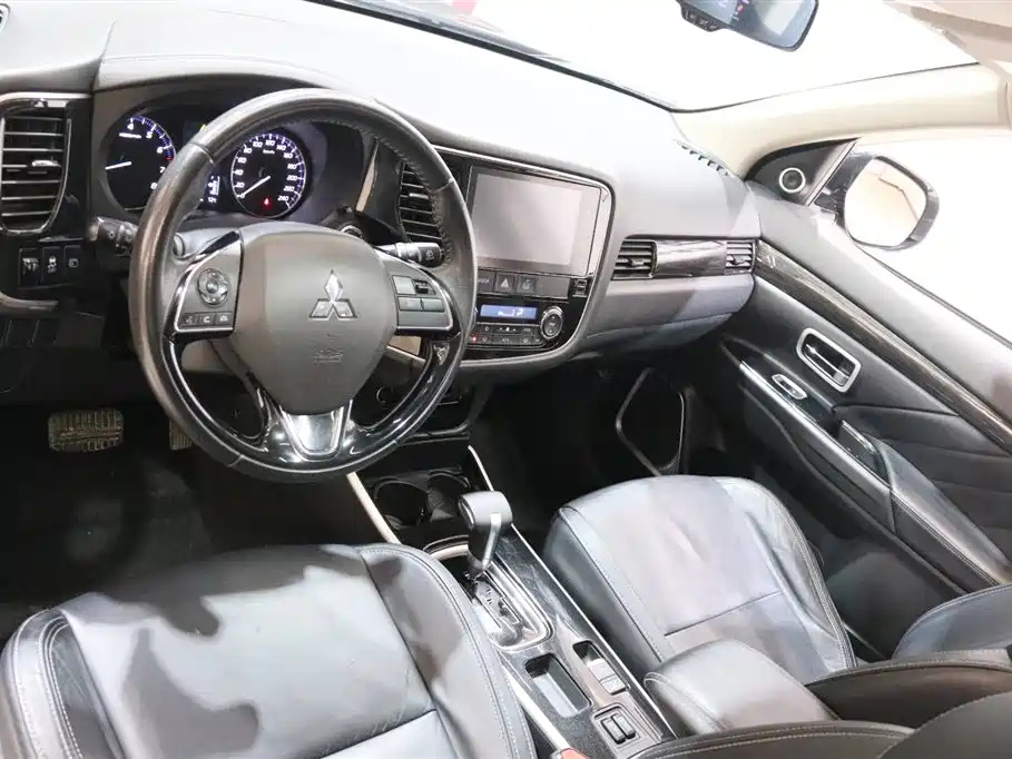 MITSUBISHI OUTLANDER 2019