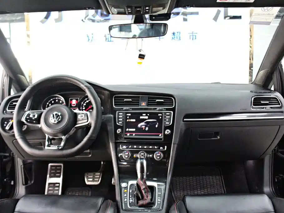 VOLKSWAGEN GOLF 2017