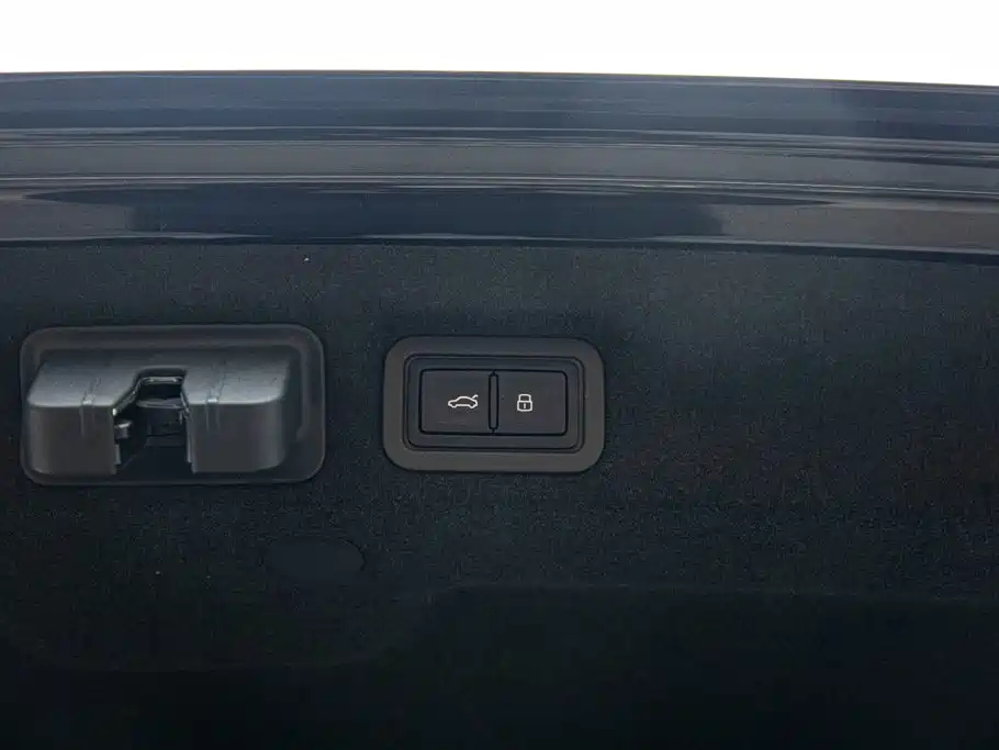 AUDI A7L 2023