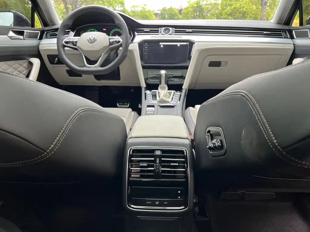 VOLKSWAGEN MAGOTAN 2023