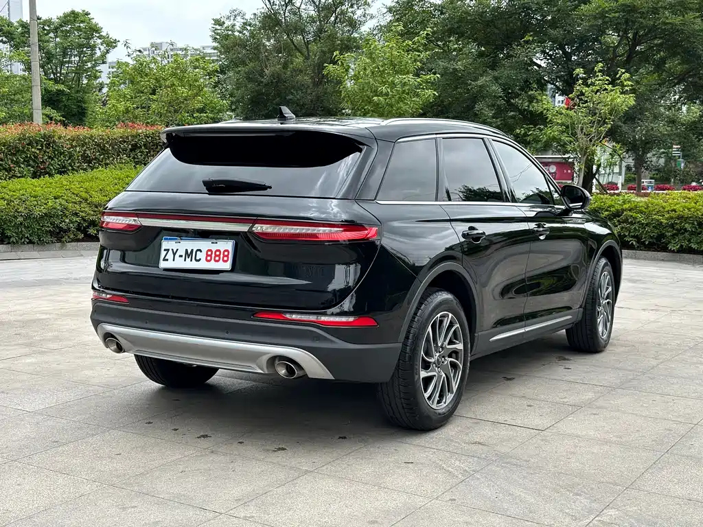 LINCOLN ADVENTURER 2021