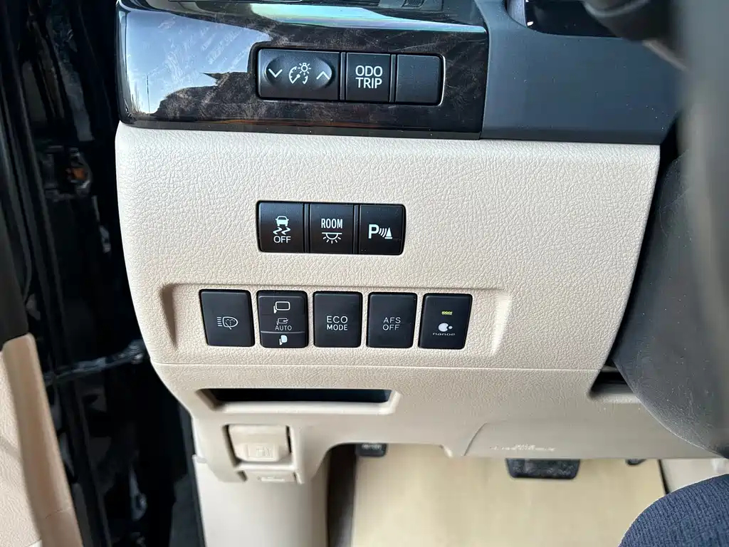 TOYOTA ALPHARD 2015
