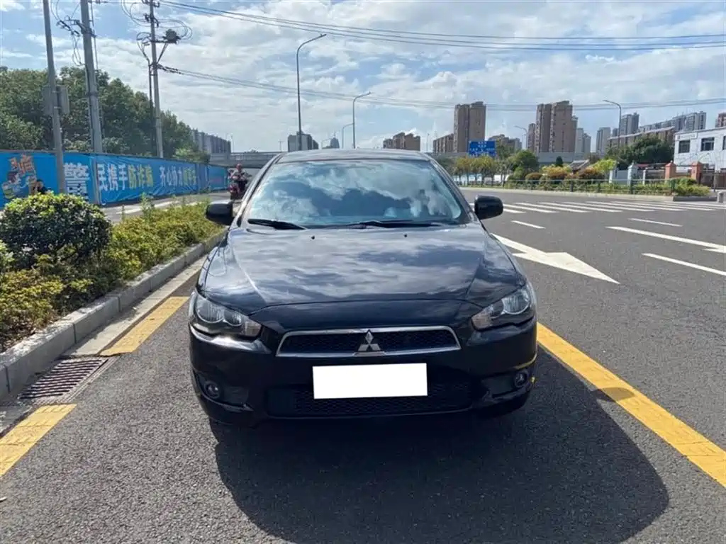 MITSUBISHI LANCER EX 2011