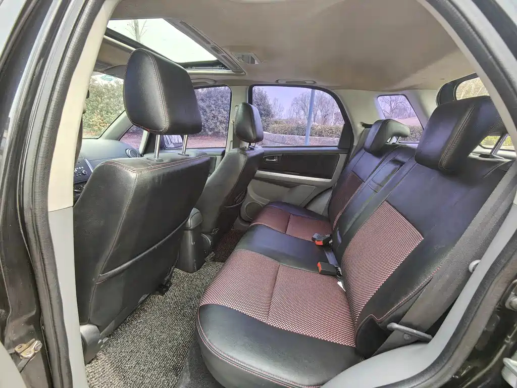 SUZUKI SX4 2011