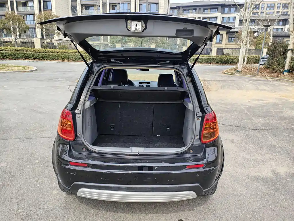 SUZUKI SX4 2011