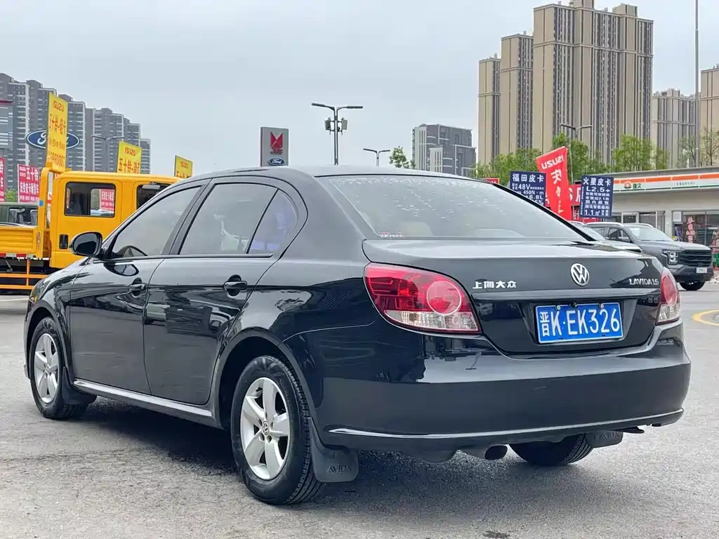 VOLKSWAGEN LAVIDA 2013