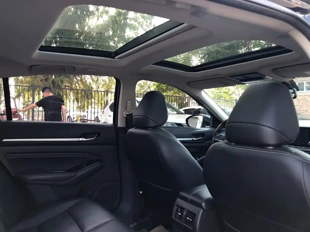 NISSAN TEANA 2020