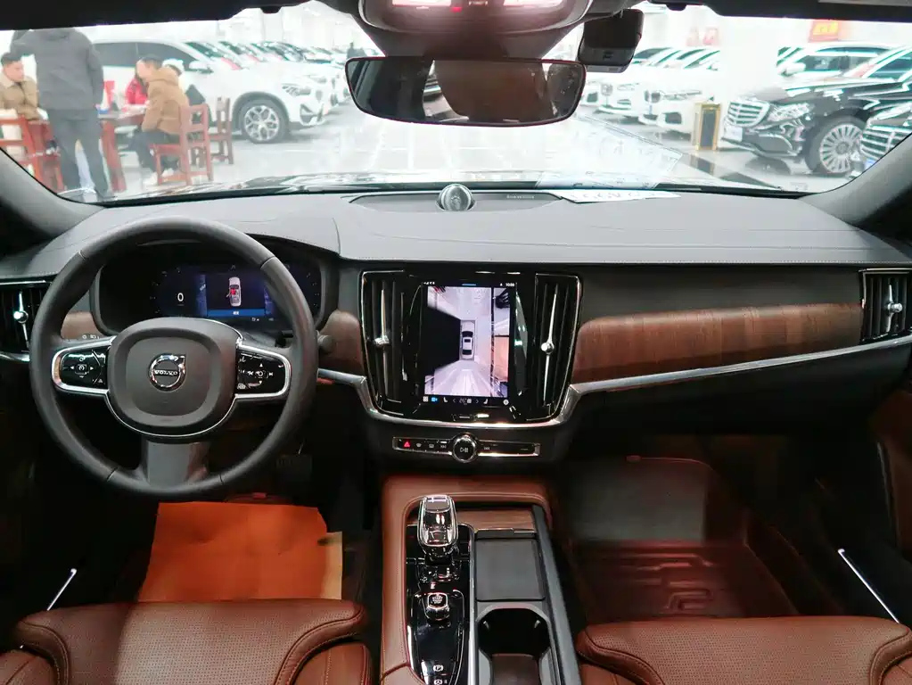 VOLVO S90 2023