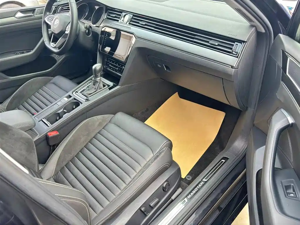 VOLKSWAGEN MAGOTAN 2020