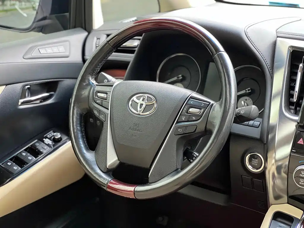 TOYOTA ALPHARD 2017
