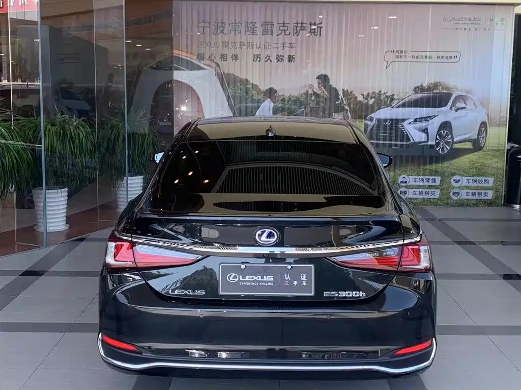 LEXUS ES 2020