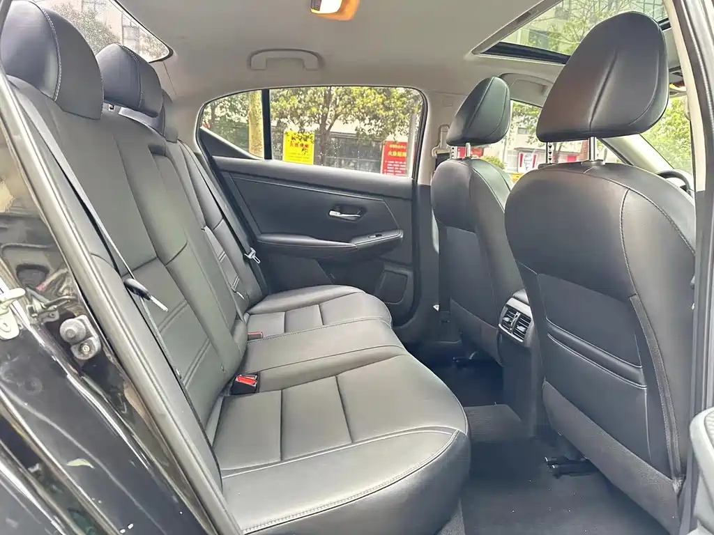 NISSAN SYLPHY 2019