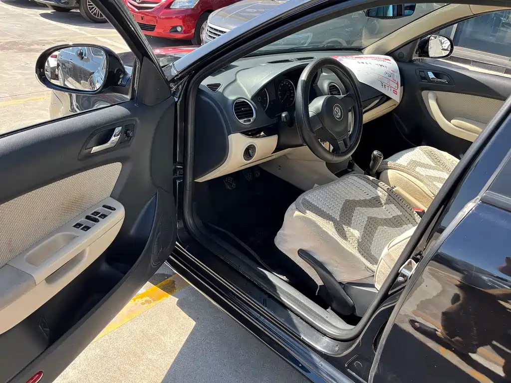 VOLKSWAGEN LAVIDA 2013