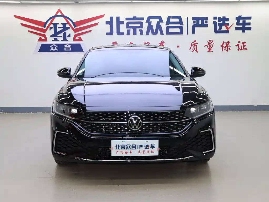 VOLKSWAGEN PASSAT 2024