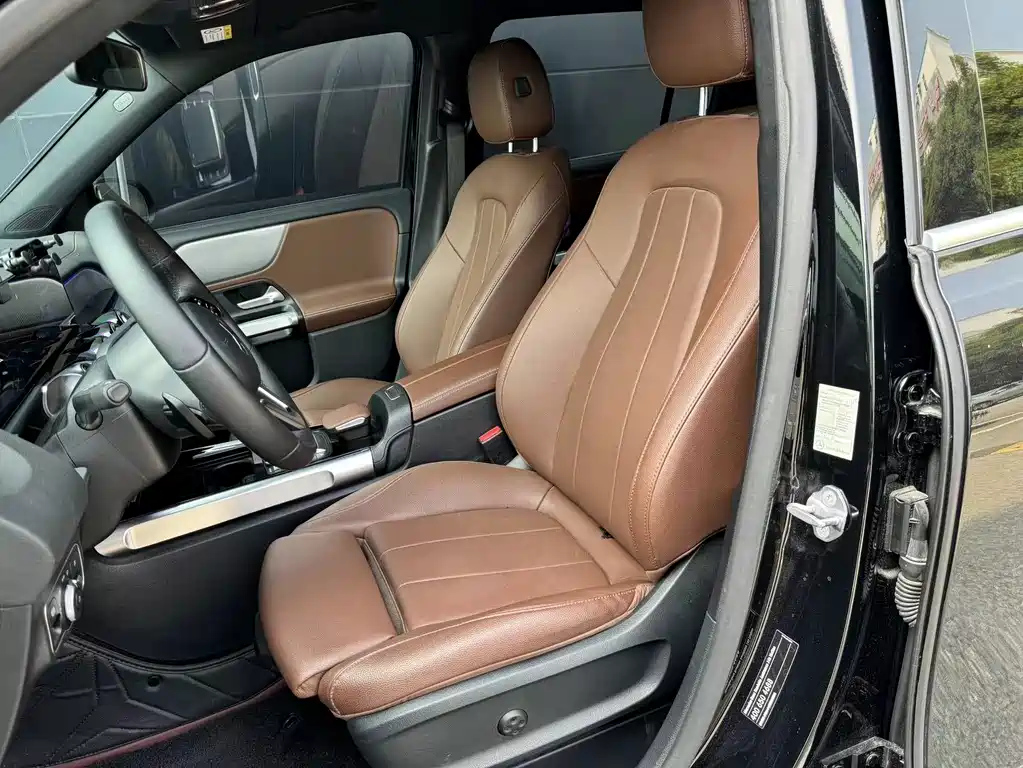 MERCEDES BENZ GLB 2023