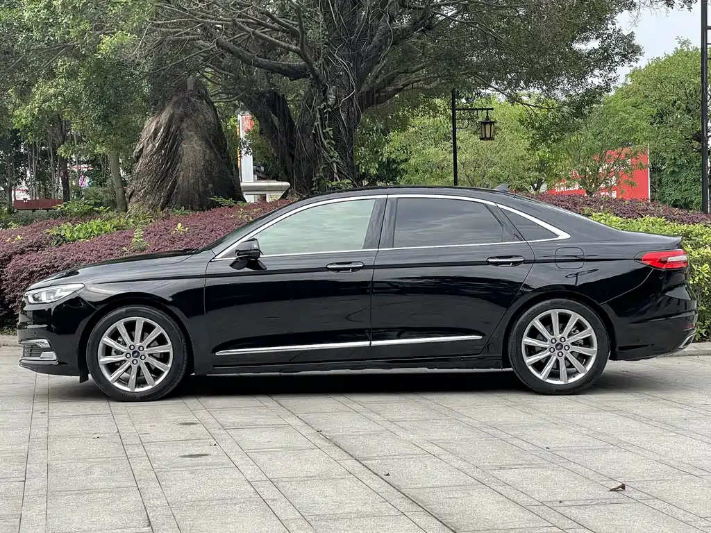 FORD TAURUS 2021