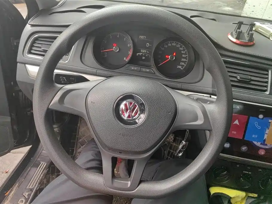 VOLKSWAGEN LAVIDA 2016