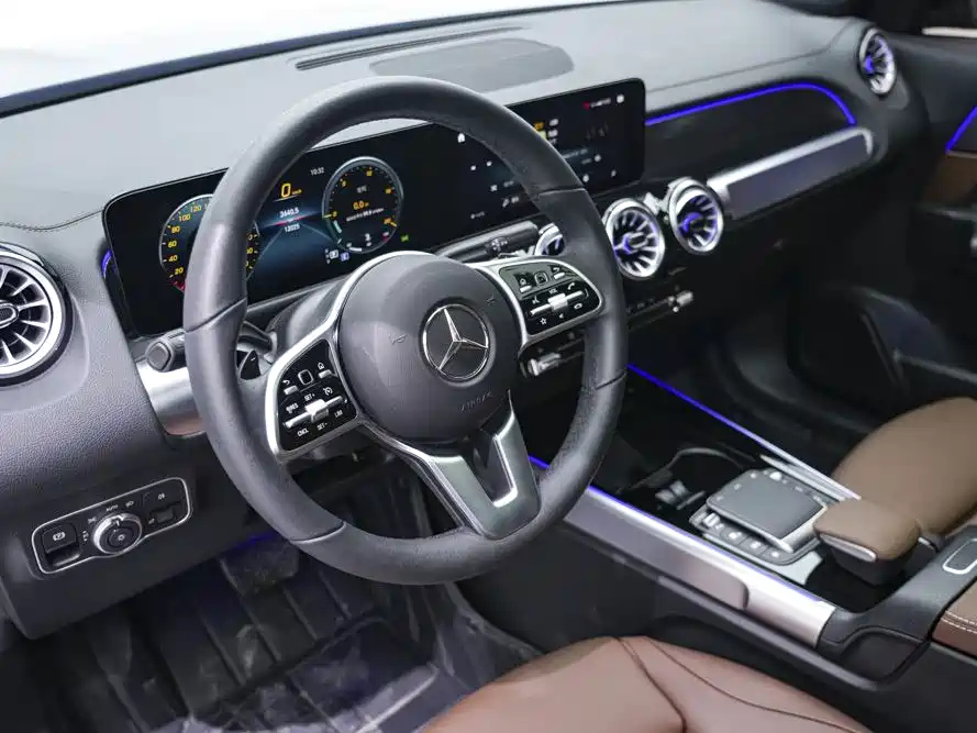 MERCEDES BENZ GLB 2023