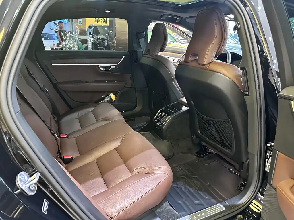 VOLVO S90 2023
