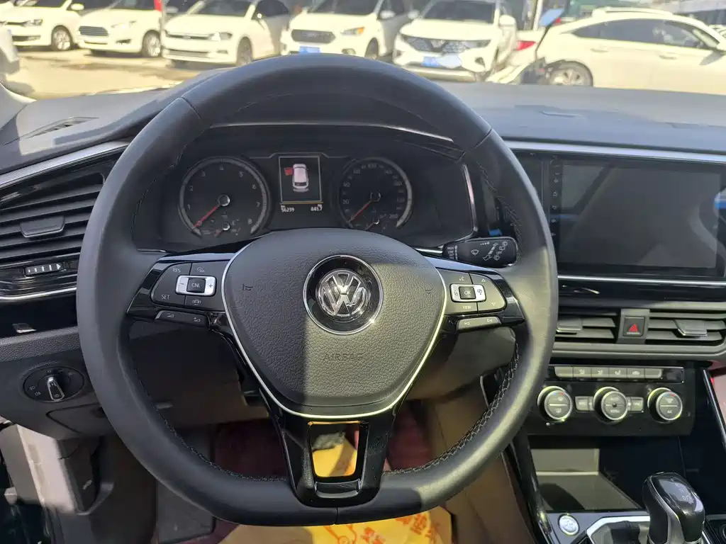 VOLKSWAGEN TAYRON 2020
