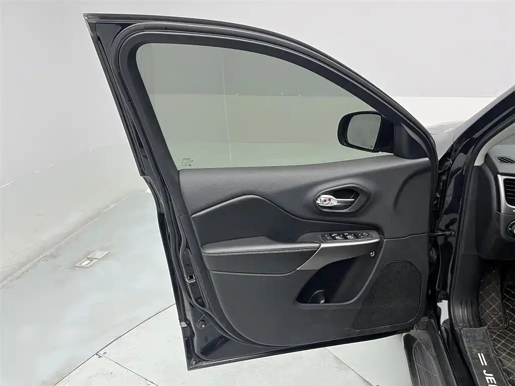 JEEP CHEROKEE 2019