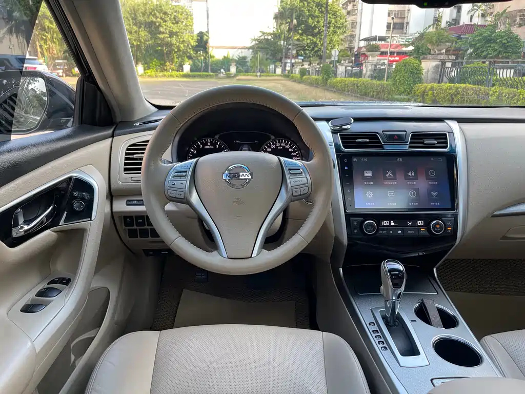 NISSAN TEANA 2019