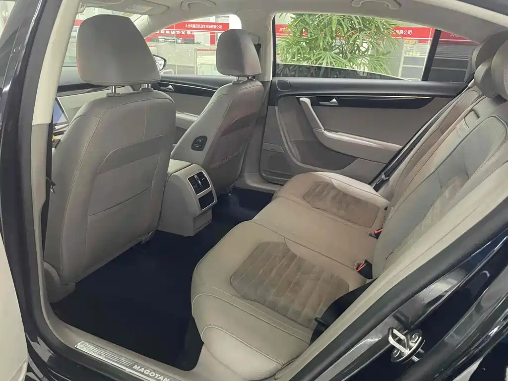 VOLKSWAGEN MAGOTAN 2015