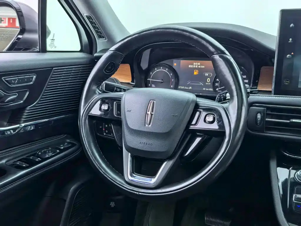LINCOLN ADVENTURER 2021