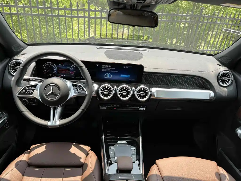 MERCEDES BENZ GLB 2024