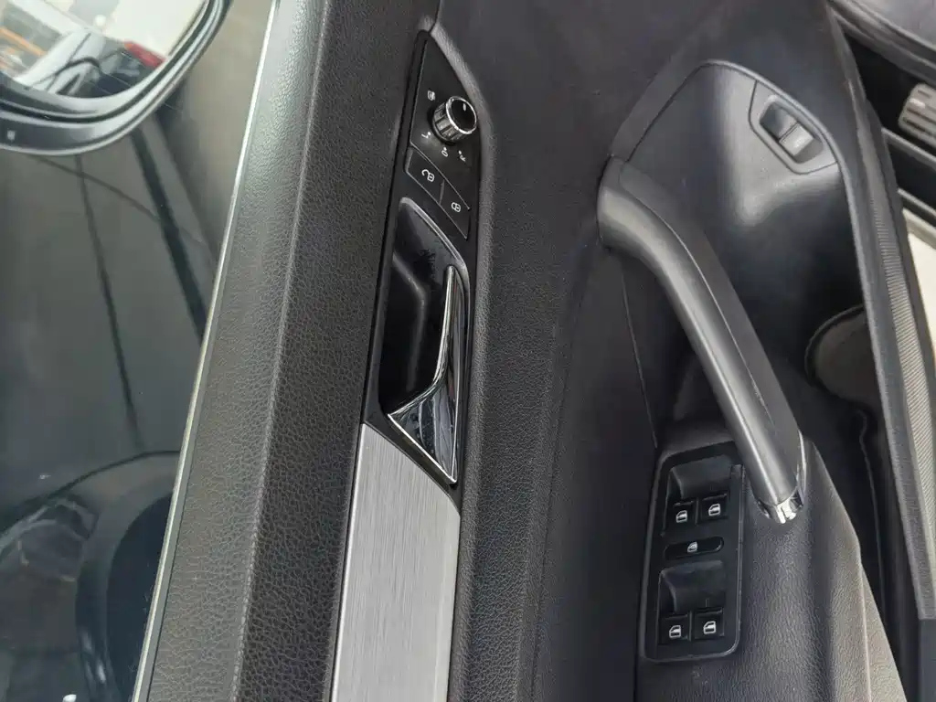 VOLKSWAGEN PASSAT 2014