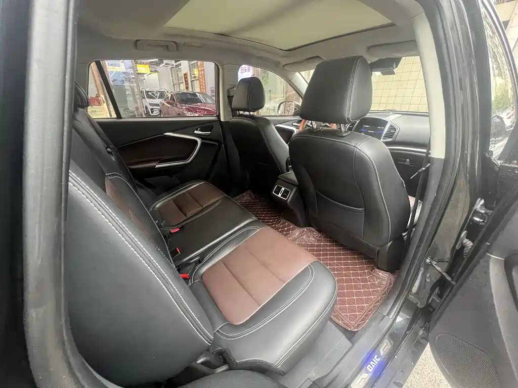 BAIC S6 2016