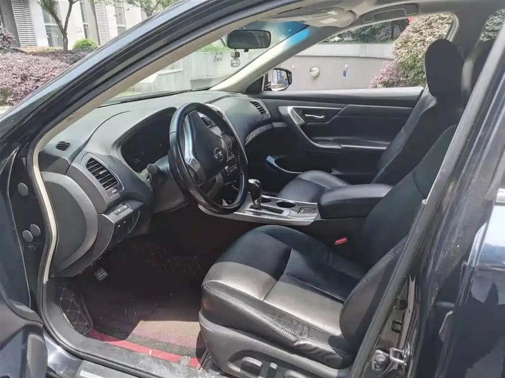 NISSAN TEANA 2015