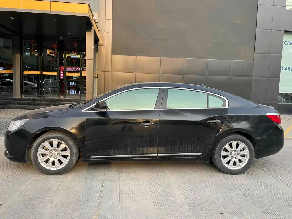 BUICK LACROSSE 2011