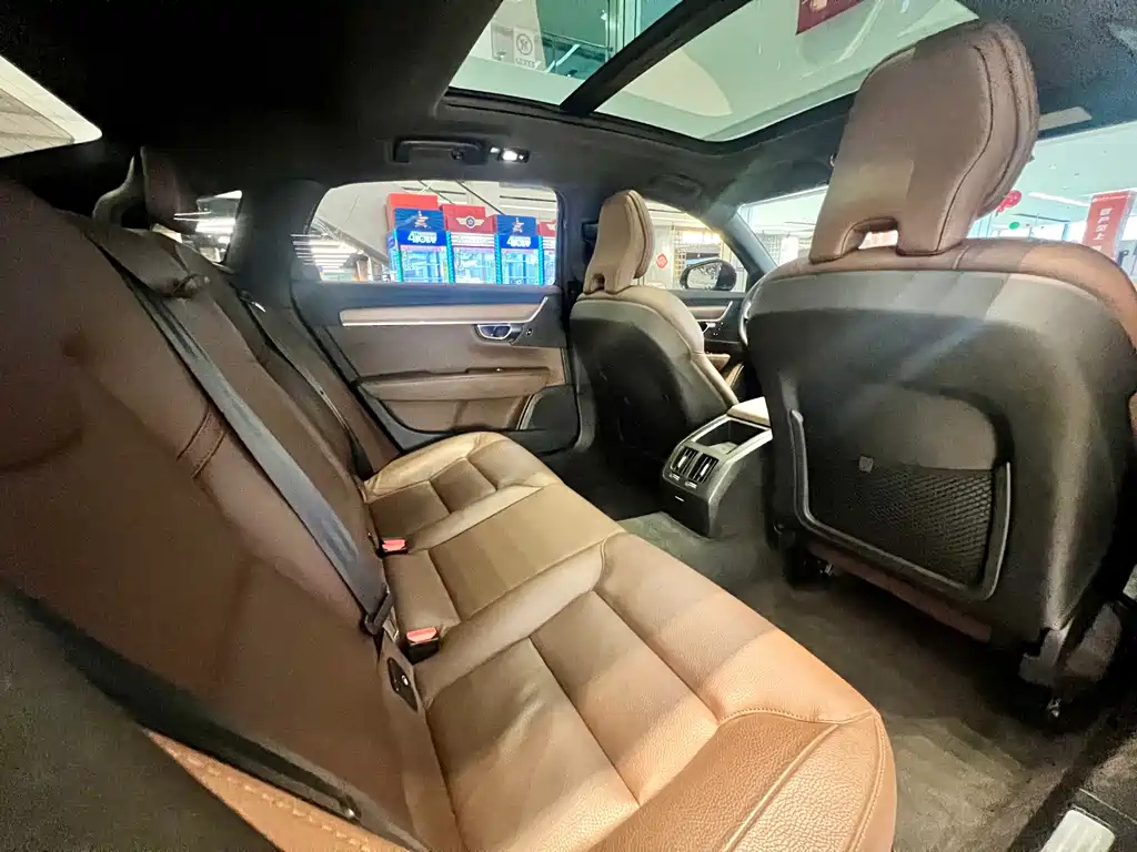 VOLVO S90 2022