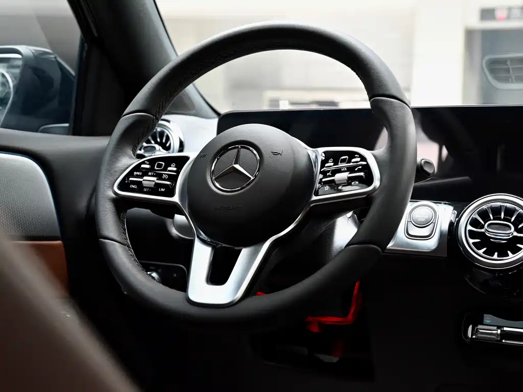 MERCEDES BENZ GLB 2023