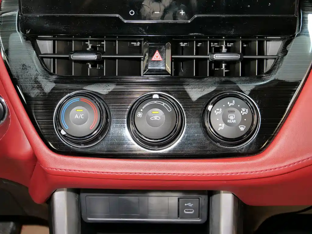TOYOTA COROLLA CROSS 2024