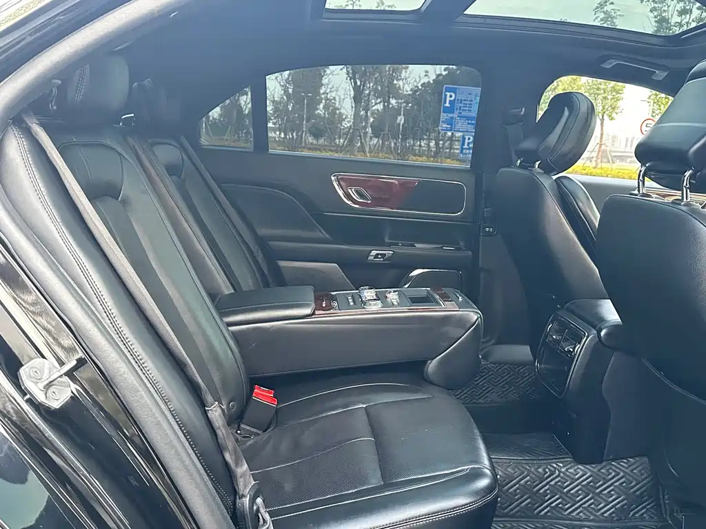 LINCOLN CONTINENTAL 2020